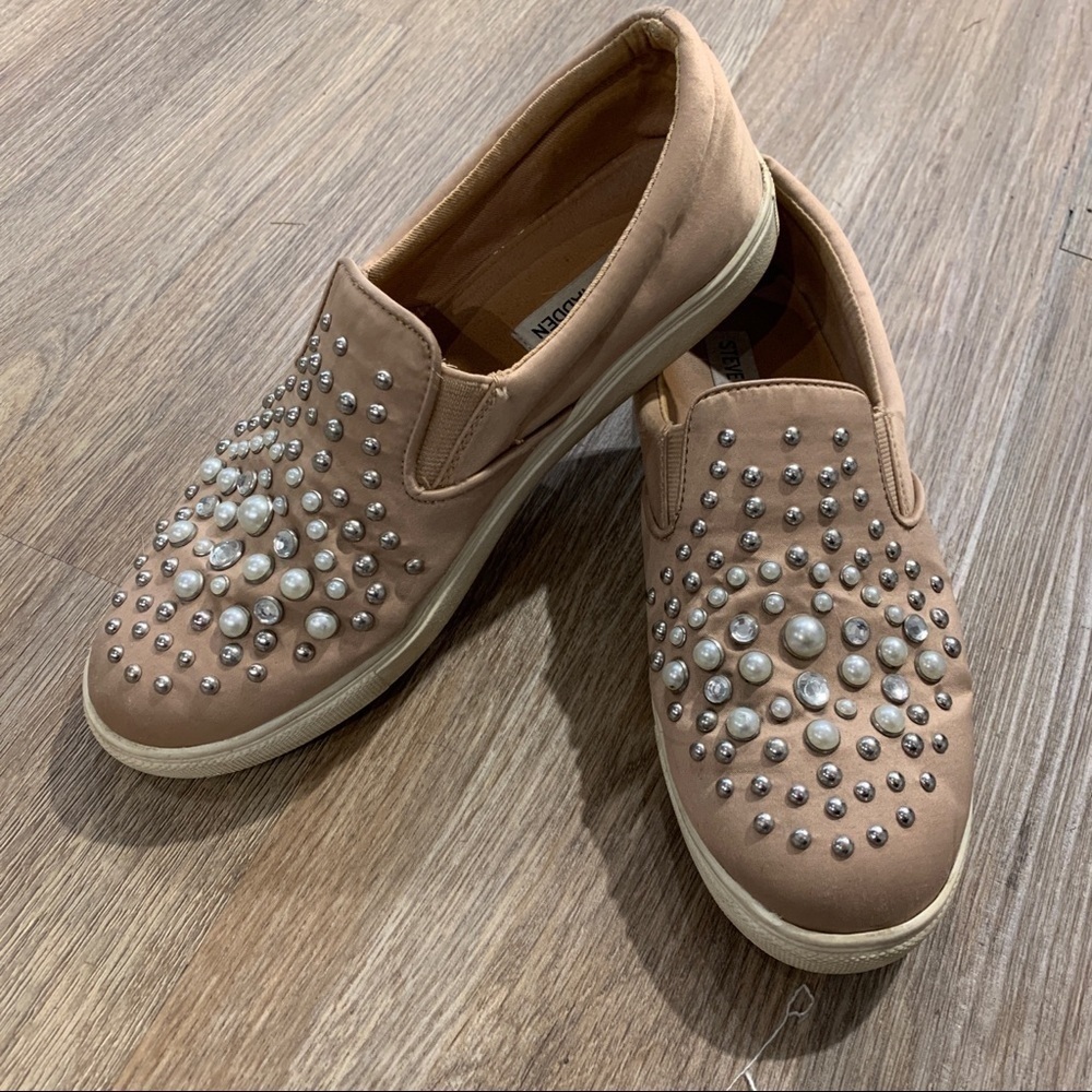 Steve Madden Pink Pearl Stud Slip On Shoes - Picture 6 of 6